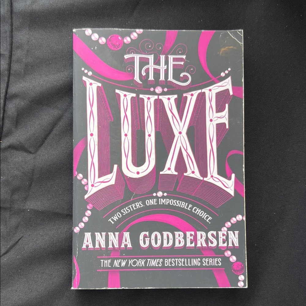 The Luxe by Anna Godbersen Book